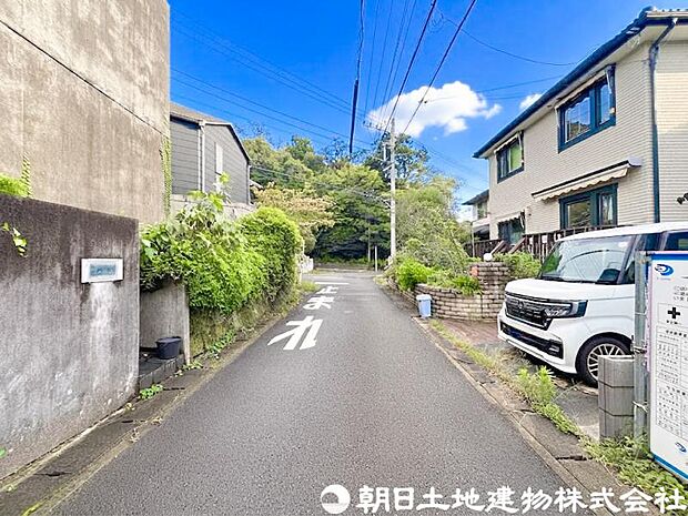 深く豊かな緑と爽快な空を感じるまさに湘南に暮らす心地よさを存分に堪能いただける邸宅です。