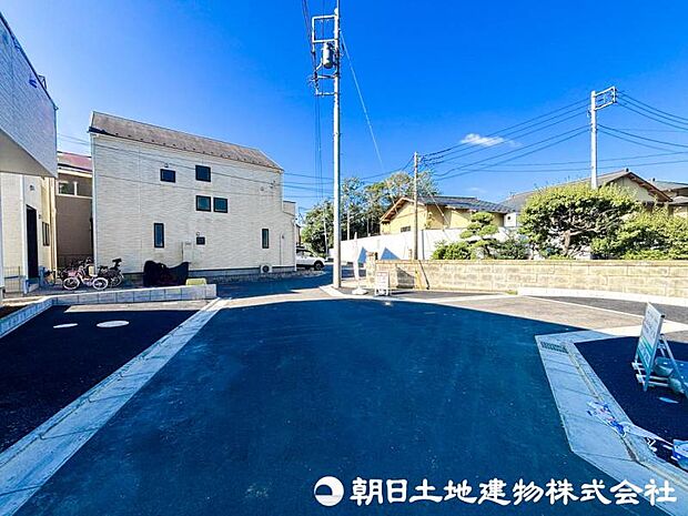 【前面道路】前面道路は車通りも少なく小さなお子様がいるご家庭でも安心です