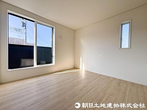 【洋室】シンプルで使いやすい洋室は、主寝室や子ども部屋、書斎などライフスタイルに合わせて多彩に活用いただけます。