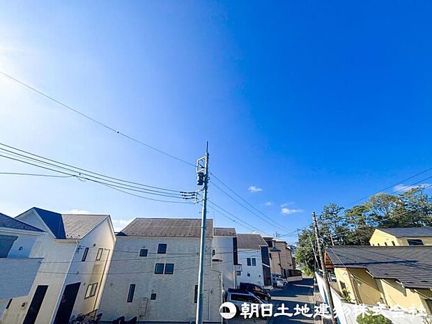 【眺望】眺望バルコニーへ一歩外にでると伸び伸びとした雰囲気と空気を感じられそうなロケーションは嬉しい