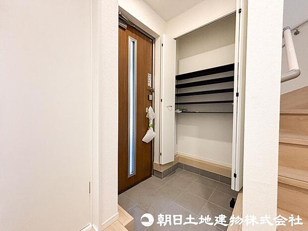 【玄関】玄関に必要なものは最小限に!乱雑にしない工夫でいつも片付いた気持ちの良い空間になります