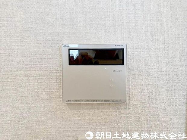 【給湯スイッチ】追い焚き機能があると、帰宅時間がバラバラでもいつでも温かいお風呂を楽しめます。光熱費の節約にもなり、快適なバスタイムが叶う便利な設備です。