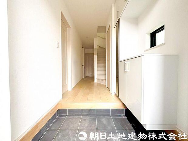 【玄関】玄関に必要なものは最小限に!乱雑にしない工夫でいつも片付いた気持ちの良い空間になります