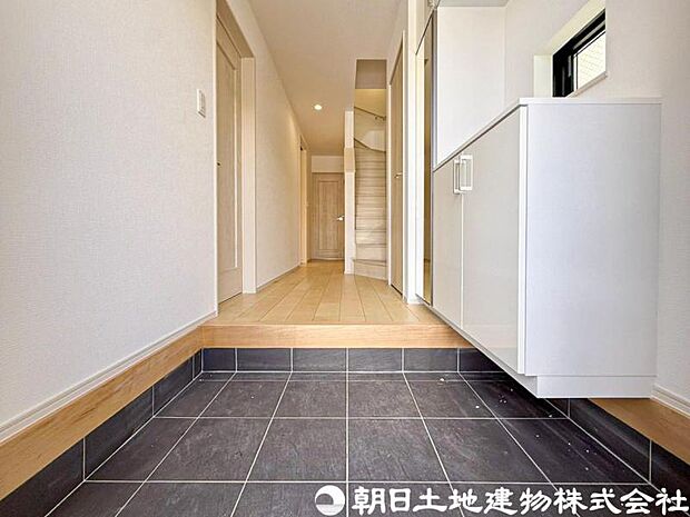 【玄関】玄関に必要なものは最小限に!乱雑にしない工夫でいつも片付いた気持ちの良い空間になります