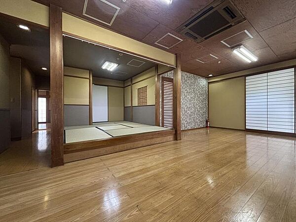 ゆとりあるリビングは、ご家族との団らんはもちろん、お子様の遊び場や在宅ワークスペースとしても活用可能です。