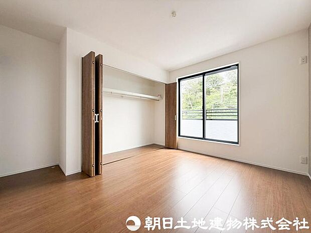 【洋室】シンプルで使いやすい洋室は、主寝室や子ども部屋、書斎などライフスタイルに合わせて多彩に活用いただけます。