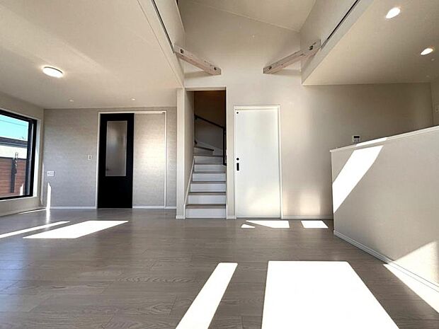 【リビング】ここに住むからこそ意味がある。そんな特別感に浸りながら、毎日を愉しんでいただきたいです。