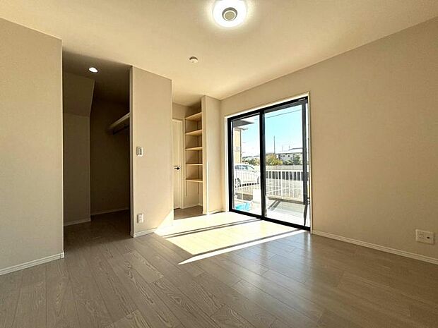 【洋室】お気に入りの家具や小物に囲まれたお部屋はとても居心地の良い空間になりますね