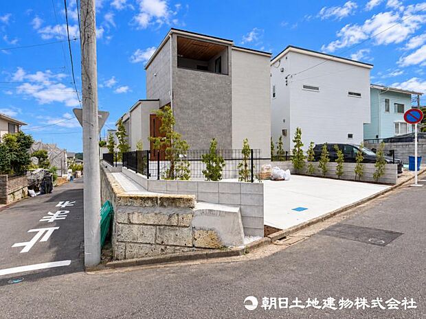 間取りや仕様の確認をしながら理想の暮らしをイメージできます。新生活をいち早く思い描ける、期待が膨らむ一邸です。