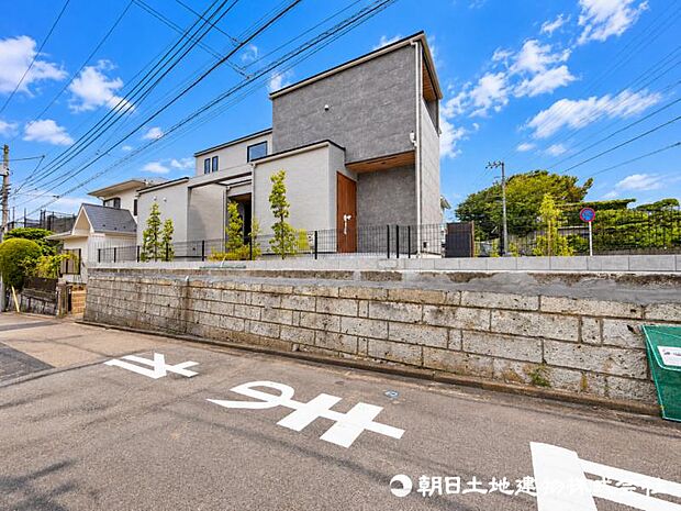 建築中の現地と資料をもとに、完成後の暮らしを具体的にイメージ可能。これからの新生活に期待が高まる魅力あふれる住まいです。