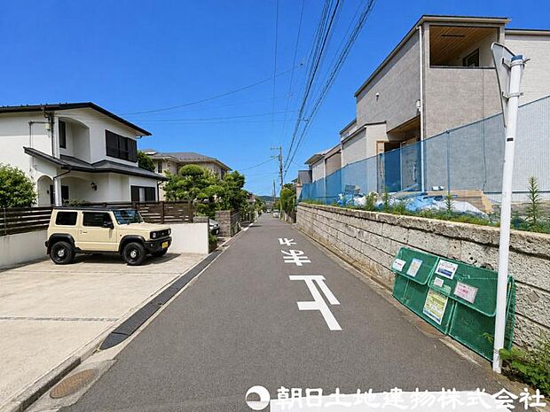 深く豊かな緑と爽快な空を感じるまさに湘南に暮らす心地よさを存分に堪能いただける邸宅です。