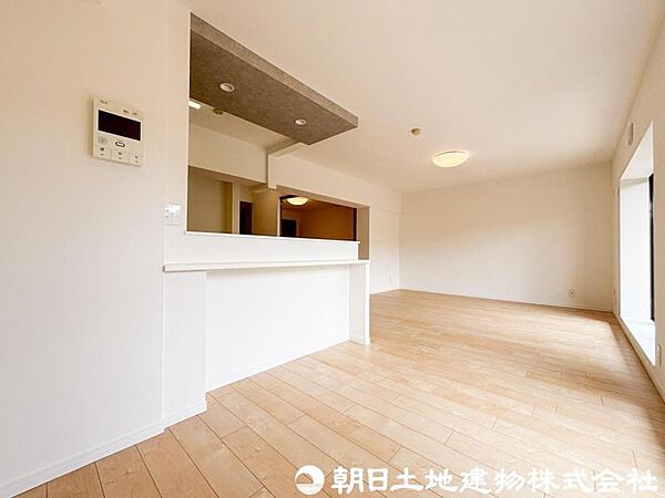 【リビング】家具の配置がしやすい設計のため、お好みのインテリアを楽しめます。暮らしに合わせた空間づくりが可能です。