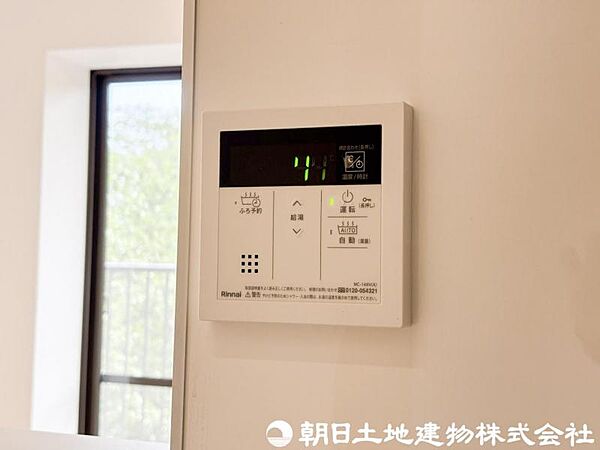 【給湯リモコン】キッチンや浴室から簡単にお湯張りや温度調整が可能。毎日の暮らしを快適にサポートしてくれます。