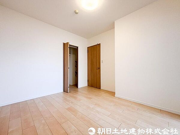 【居室】お子様部屋やワークスペースなど、ライフスタイルに合わせて多目的に活用できる使い勝手の良いお部屋です。
