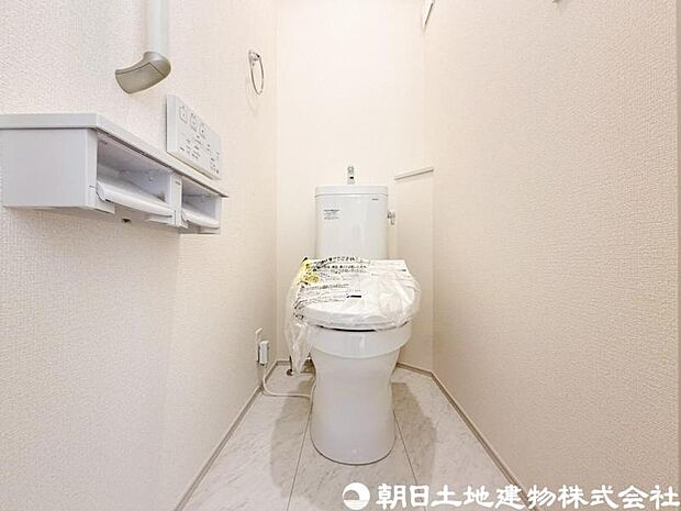 【トイレ】小さな空間だからこそ機能性のある快適なトイレは、清潔感をキープしお手入れしやすいよう作られています