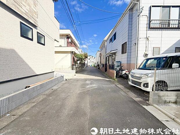 【前面道路】前面道路は車通りも少なく小さなお子様がいるご家庭でも安心です