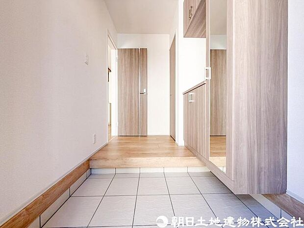 【玄関】玄関に必要なものは最小限に!乱雑にしない工夫でいつも片付いた気持ちの良い空間になります