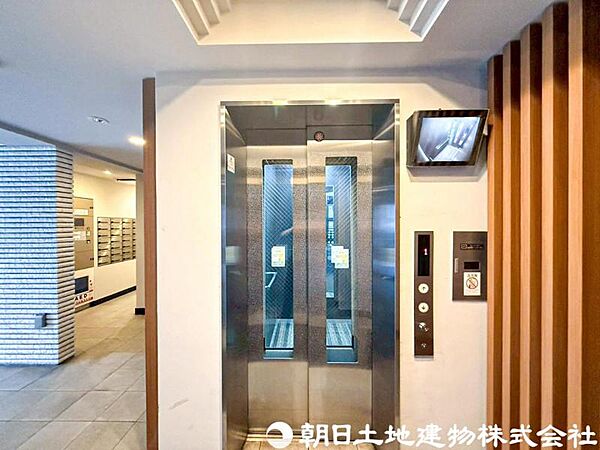 【エレベーター】重い荷物を持った日やベビーカーをご利用の際にも移動しやすく、日々の暮らしを快適に支えます。
