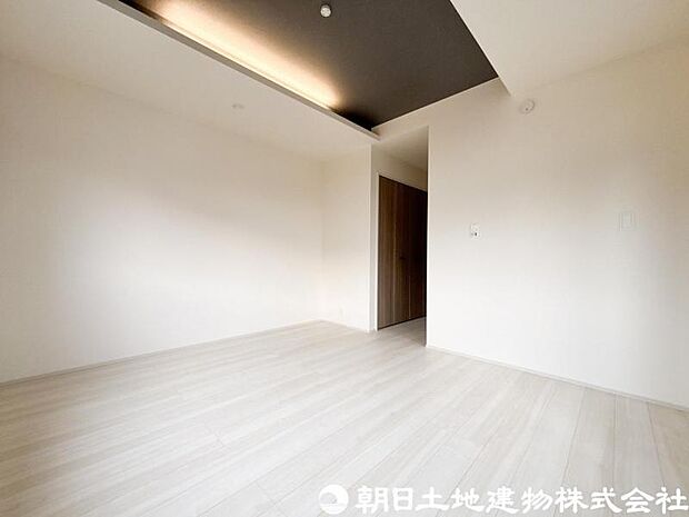 【洋室】シンプルで使いやすい洋室は、主寝室や子ども部屋、書斎などライフスタイルに合わせて多彩に活用いただけます。