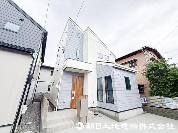 【外観】見るたびに心躍るデザインが魅せる住まいにわくわくします