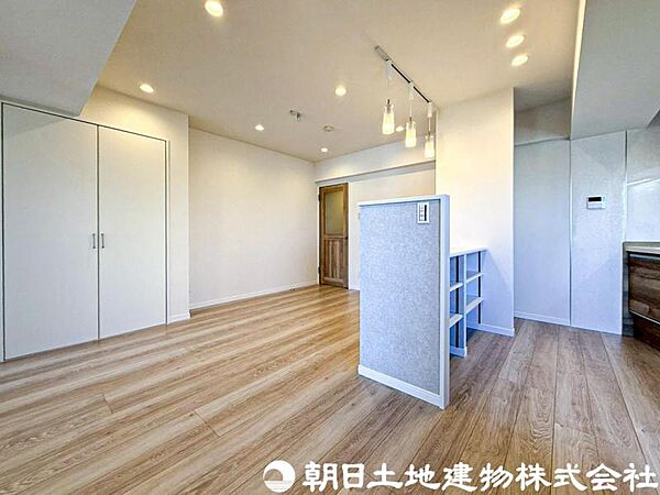 【リビング】開放感を感じられるリビングスペースは、家族との時間をより豊かに演出。毎日を快適に過ごせる住まいです。