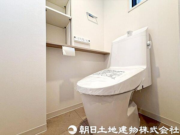 【トイレ】小さな空間だからこそ機能性のある快適なトイレは、清潔感をキープしお手入れしやすいよう作られています