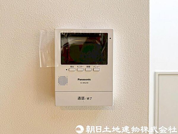 【モニター付きインターホン】奥様やお子様だけでご在宅が多い方への必需品！突然の来訪も天候や時間帯に関係なく鮮明な画像で確認することが出来ます。