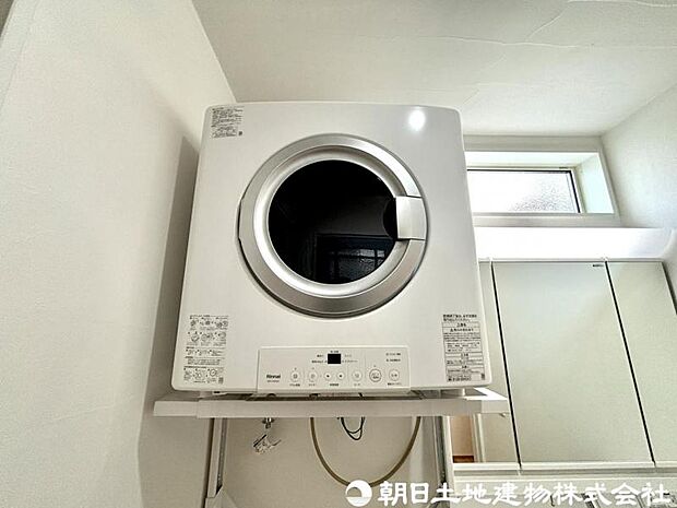 「心地よく乾く」パワフルな温風による1時間程度のスピード乾燥とふんわりした仕上がりを訴求しています。忙しい家事の負担を軽減し、衣類乾燥を「干す」から「着る」へ変える新しい暮らしの提案が特徴です。