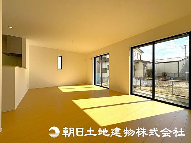 【リビング】リビングは入ってくる風も多く換気も十分にでき、自然光で長く過ごせます