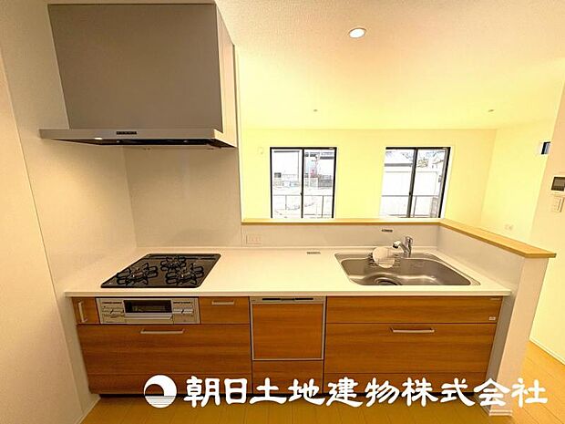 【キッチン】ストックしている小袋や調味料などもしっかり入る引き出しタイプ収納は使い勝手が良好です