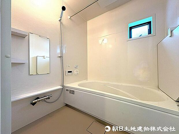 【浴室】冬の予備暖房でヒートショックなど温度差による身体への影響も軽減。家族全員の健康も守るシステムバスです