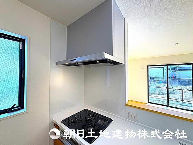 【レンジフード】昨今主流のスリムタイプのレンジフード。見た目もスタイリッシュ。