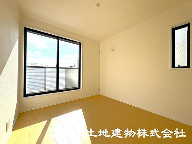 【洋室】お気に入りの家具や小物に囲まれたお部屋はとても居心地の良い空間になりますね