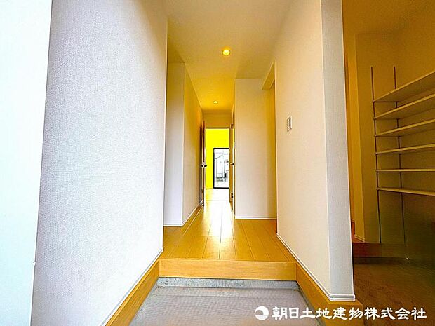 【玄関】玄関に必要なものは最小限に！乱雑にしない工夫でいつも片付いた気持ちの良い空間になります