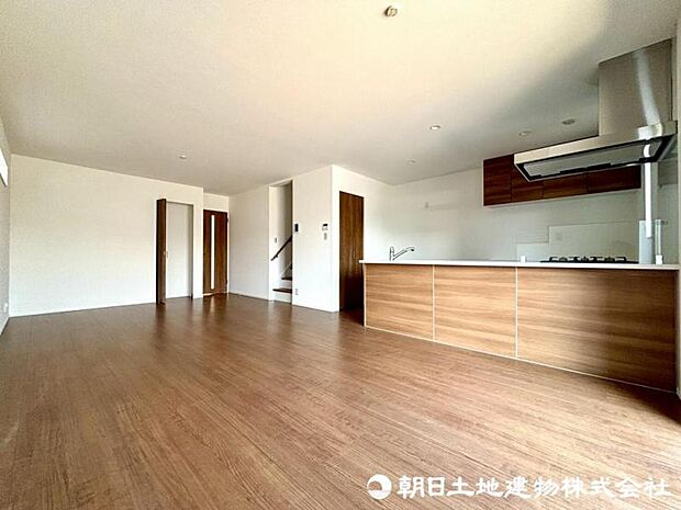 ダイニングテーブルやソファー、ローテーブルなどの家具もしっかりと配置できます。