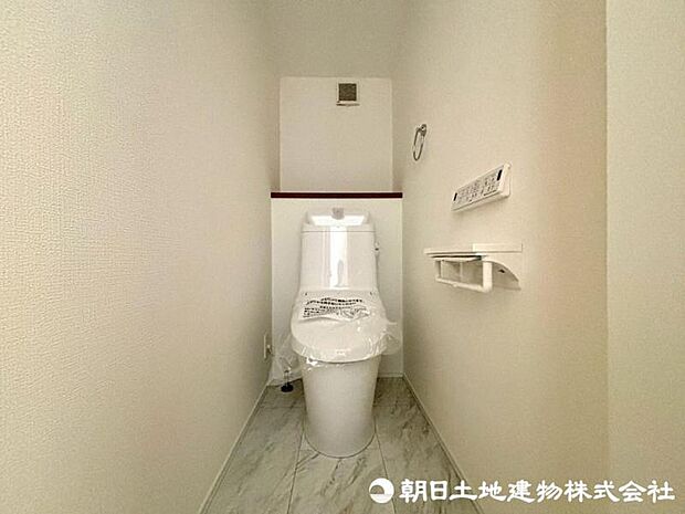 洗浄機能付き便座を標準装備。冬の寒い時期には暖房機能も活躍。快適にご利用いただけます。