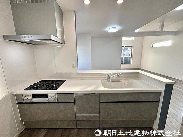 【キッチン】ストックしている小袋や調味料などもしっかり入る引き出しタイプ収納は使い勝手が良好です