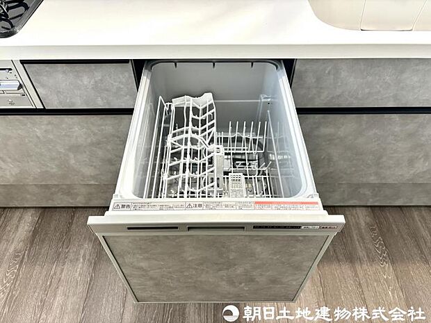 食器の出し入れがスムーズなスライドタイプ、節水効果だけでなく、効率的にセットできるスマートかつ食後のお片づけもスピーディーにできます。