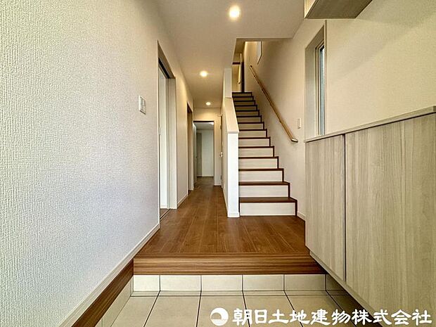 【玄関】玄関に必要なものは最小限に！乱雑にしない工夫でいつも片付いた気持ちの良い空間になります