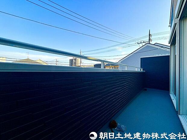 【バルコニー】外干しは天然の乾燥機！電気代もかかりません！