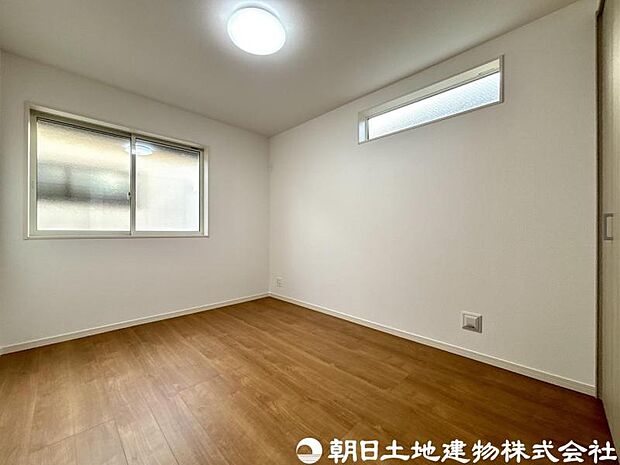 【洋室】間接照明などでお部屋をドレスアップしてみると昼と夜の過ごし方がガラッと変化しますね