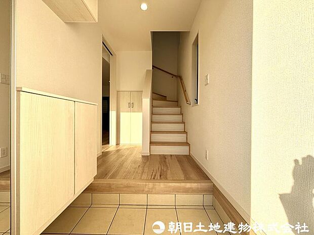 【玄関】玄関に必要なものは最小限に！乱雑にしない工夫でいつも片付いた気持ちの良い空間になります