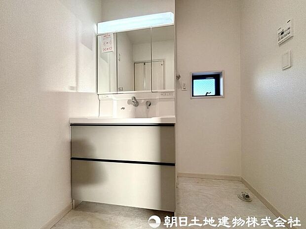 【洗面・脱衣所】タオルやパジャマの収納、洗濯物など家族分をまとめる大事な機能の脱衣所。全てがぎゅっと詰まった機能的なエリアです