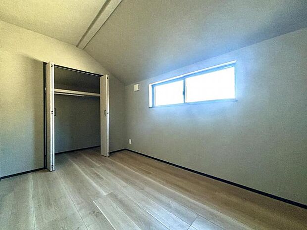 【洋室】お気に入りの家具や小物に囲まれたお部屋はとても居心地の良い空間になりますね