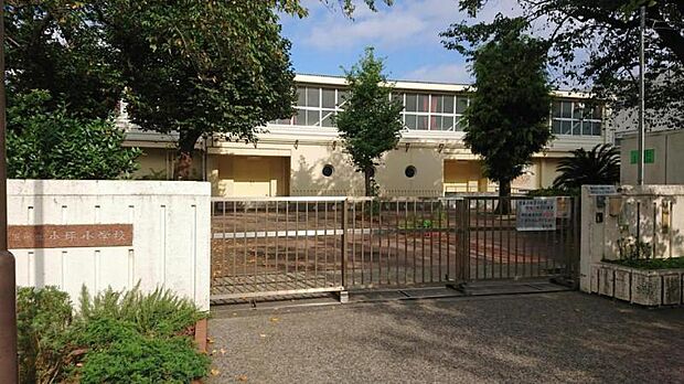 お子さまを育むのに向いた立地です。自然豊かな通学路は嬉しい