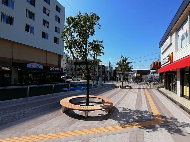 日々の暮らしにゆとりをもたらす立地から駅を利用しやすい利便性に加え、豊かな自然を身近に感じられる住環境そうで便利そう