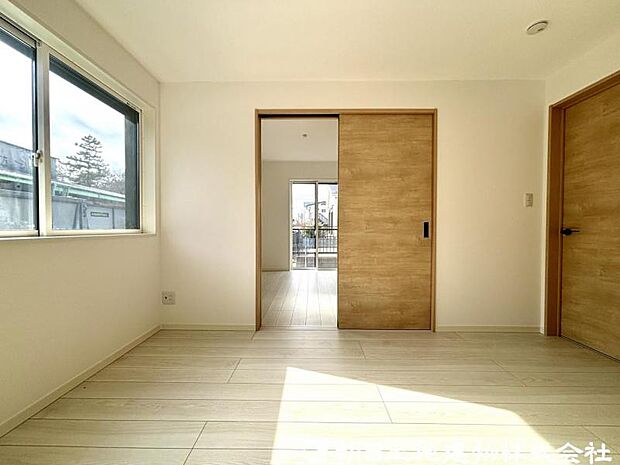 【洋室】生活様式が変化し同じように家具も洋室に合うように作られ個性豊かなお部屋に変身！