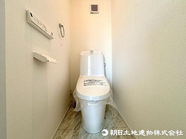 【トイレ】小さな空間だからこそ機能性のある快適なトイレは、清潔感をキープしお手入れしやすいよう作られています