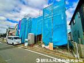 深く豊かな緑と爽快な空を感じるまさに湘南に暮らす心地よさを存分に堪能いただける邸宅です。