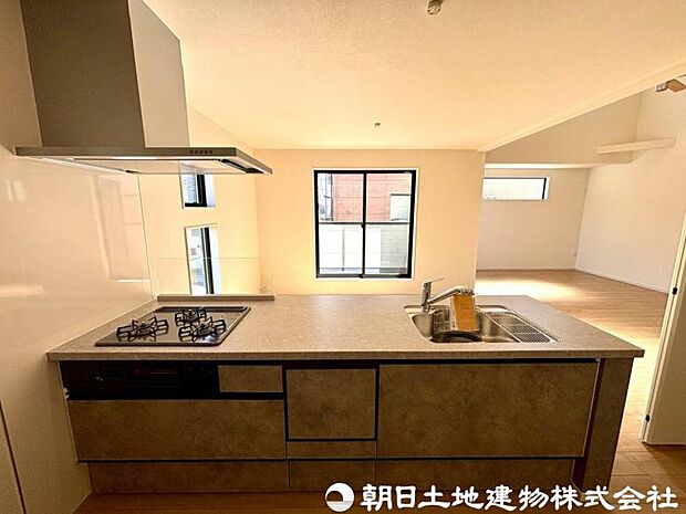 【キッチン】ストックしている小袋や調味料などもしっかり入る引き出しタイプ収納は使い勝手が良好です